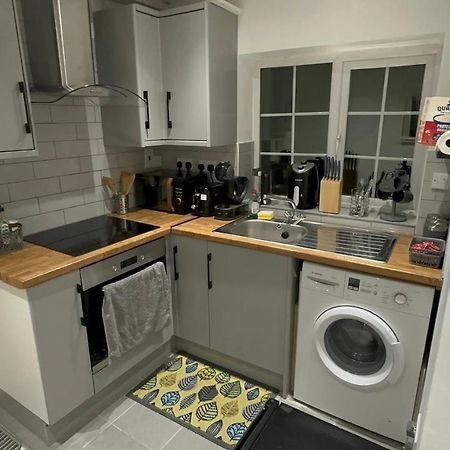Entire One Double Bedroom Apartment London Exterior foto