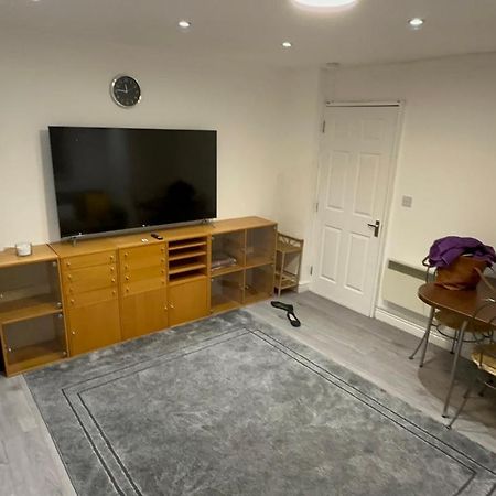 Entire One Double Bedroom Apartment London Exterior foto
