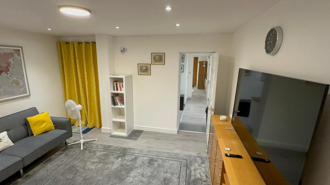 Entire One Double Bedroom Apartment London Exterior foto